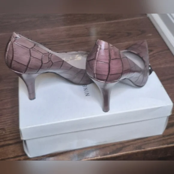 Nine West Women's Brown Croc-Embossed Heels - Picture 8 of 13